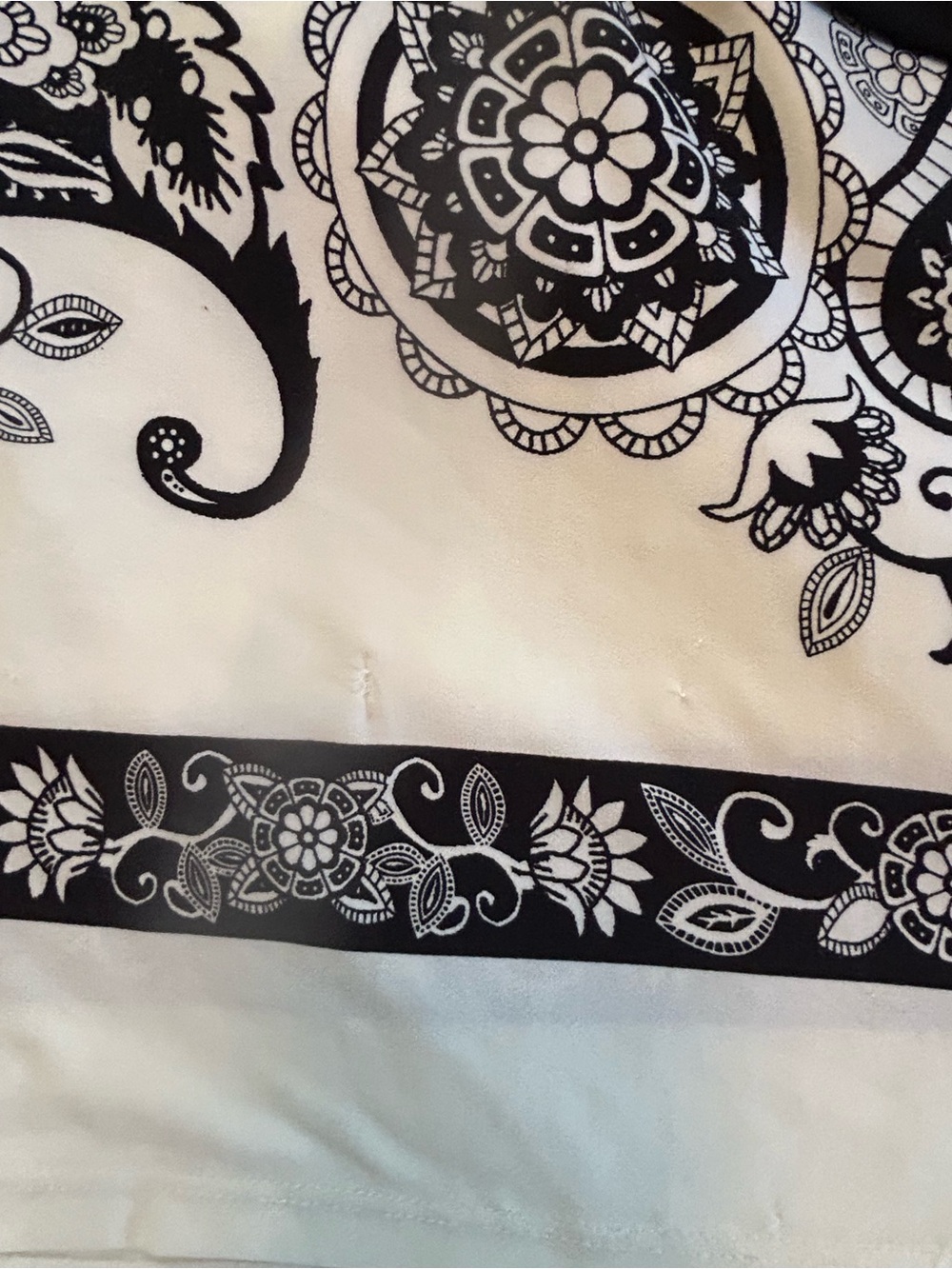 Cato Black and White Sleeveless Floral V-Neck Fit-and-Flare Dress - Picture 4 of 5